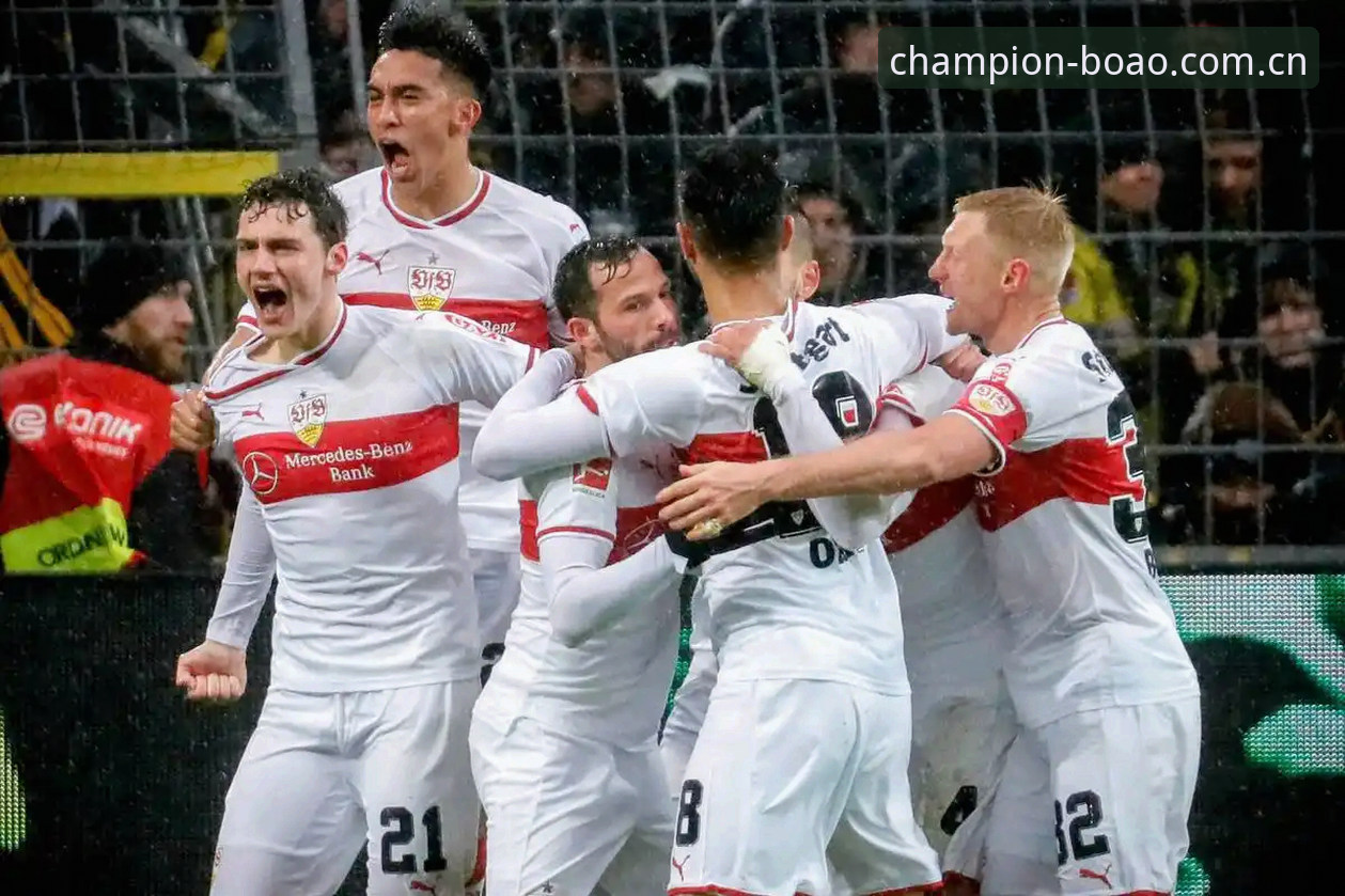 欧联杯决赛3-0完胜弗赖堡的战术密码与观赛复盘实用指南